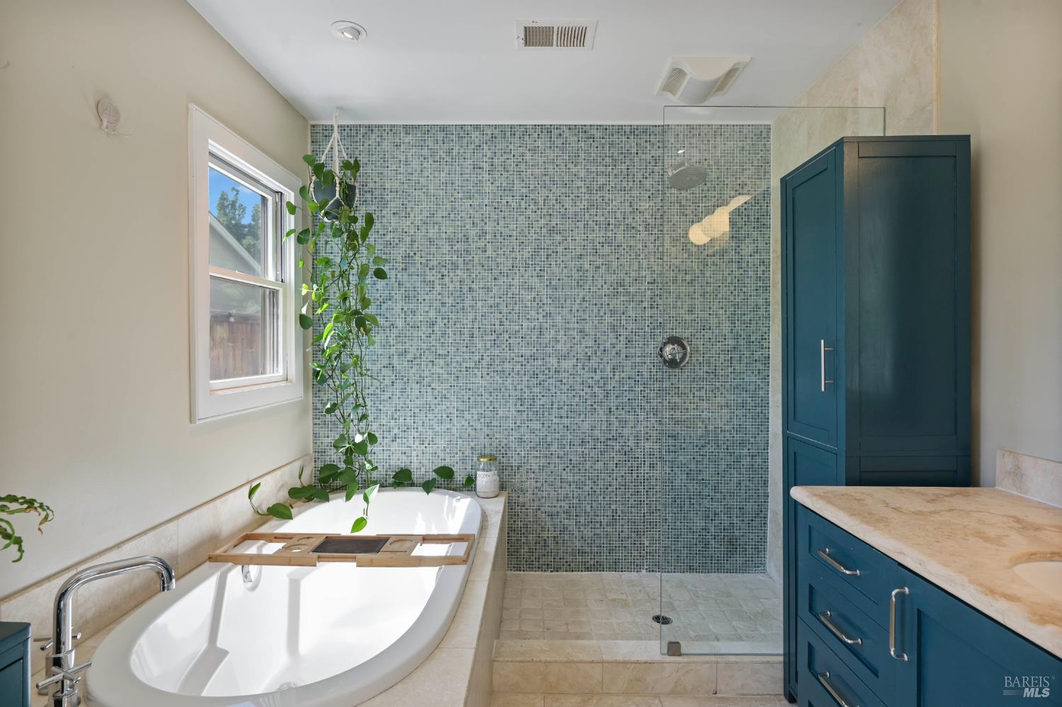 Detail Gallery Image 22 of 57 For 305 Ricardo Rd, Mill Valley,  CA 94941 - 4 Beds | 3 Baths