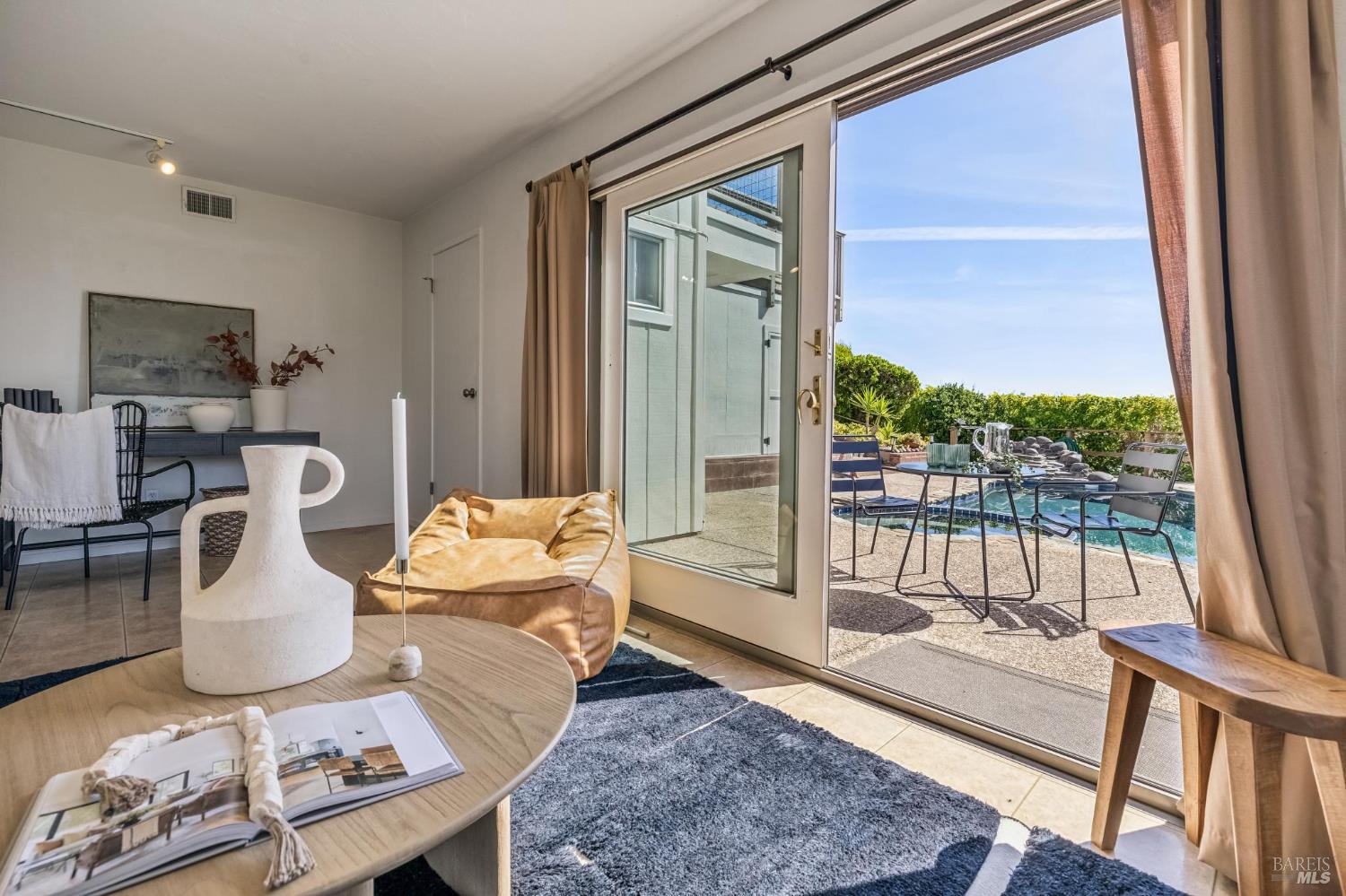 Detail Gallery Image 64 of 85 For 184 Mcnear Dr, San Rafael,  CA 94901 - 3 Beds | 2/1 Baths