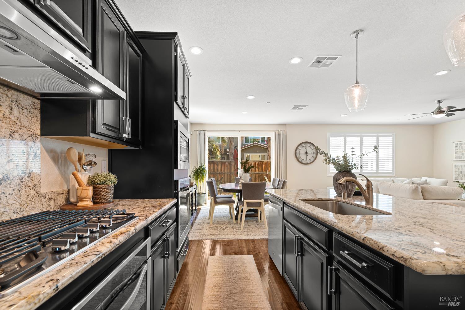 Detail Gallery Image 31 of 73 For 237 Juneau Dr, Vacaville,  CA 95687 - 3 Beds | 2/1 Baths