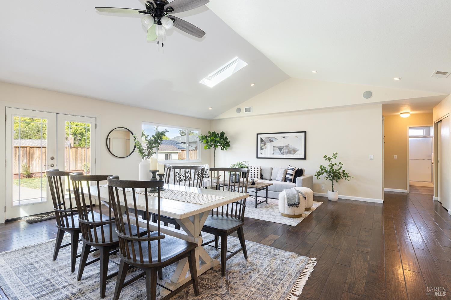 Detail Gallery Image 14 of 42 For 3572 Sandybrook Ln, Napa,  CA 94558 - 4 Beds | 3 Baths