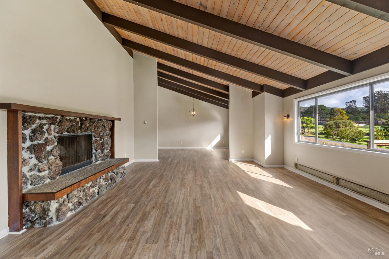 Detail Gallery Image 7 of 48 For 5 Mcdonald Ln, Point Reyes Station,  CA 94956 - 3 Beds | 2/1 Baths