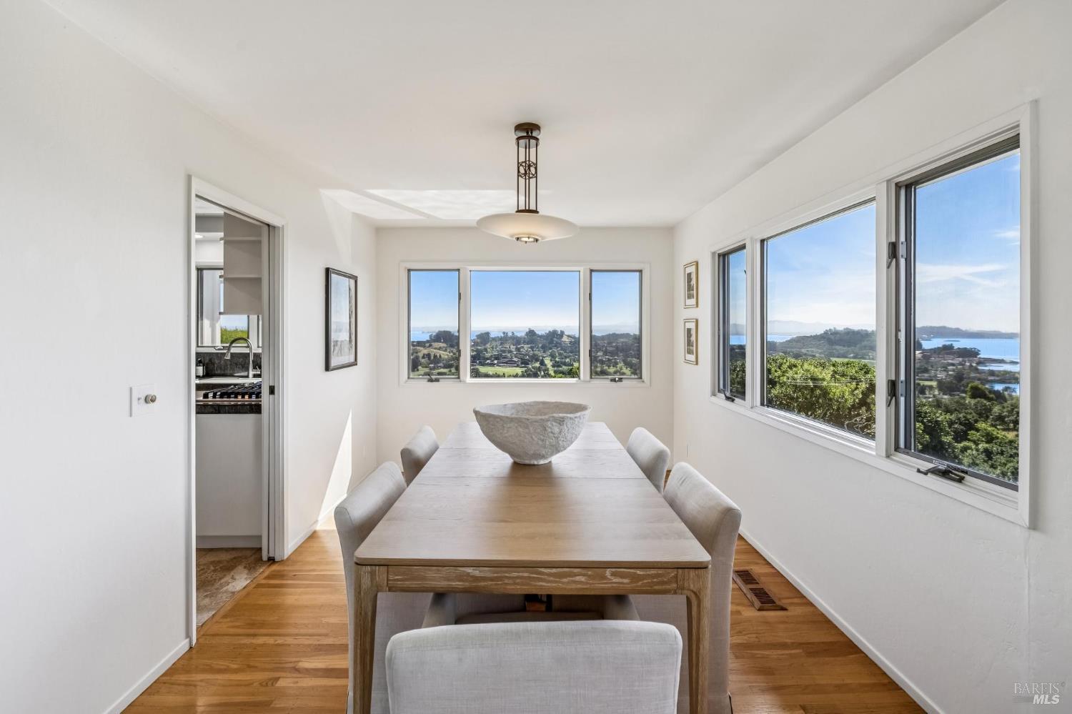 Detail Gallery Image 20 of 85 For 184 Mcnear Dr, San Rafael,  CA 94901 - 3 Beds | 2/1 Baths