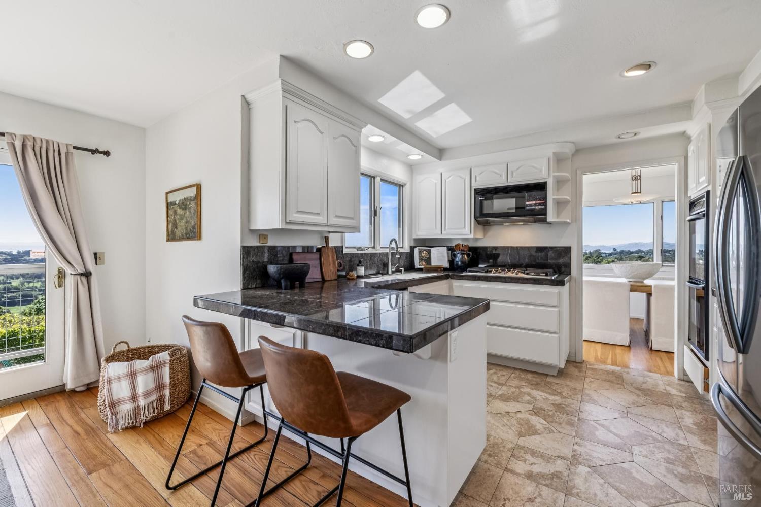 Detail Gallery Image 27 of 85 For 184 Mcnear Dr, San Rafael,  CA 94901 - 3 Beds | 2/1 Baths