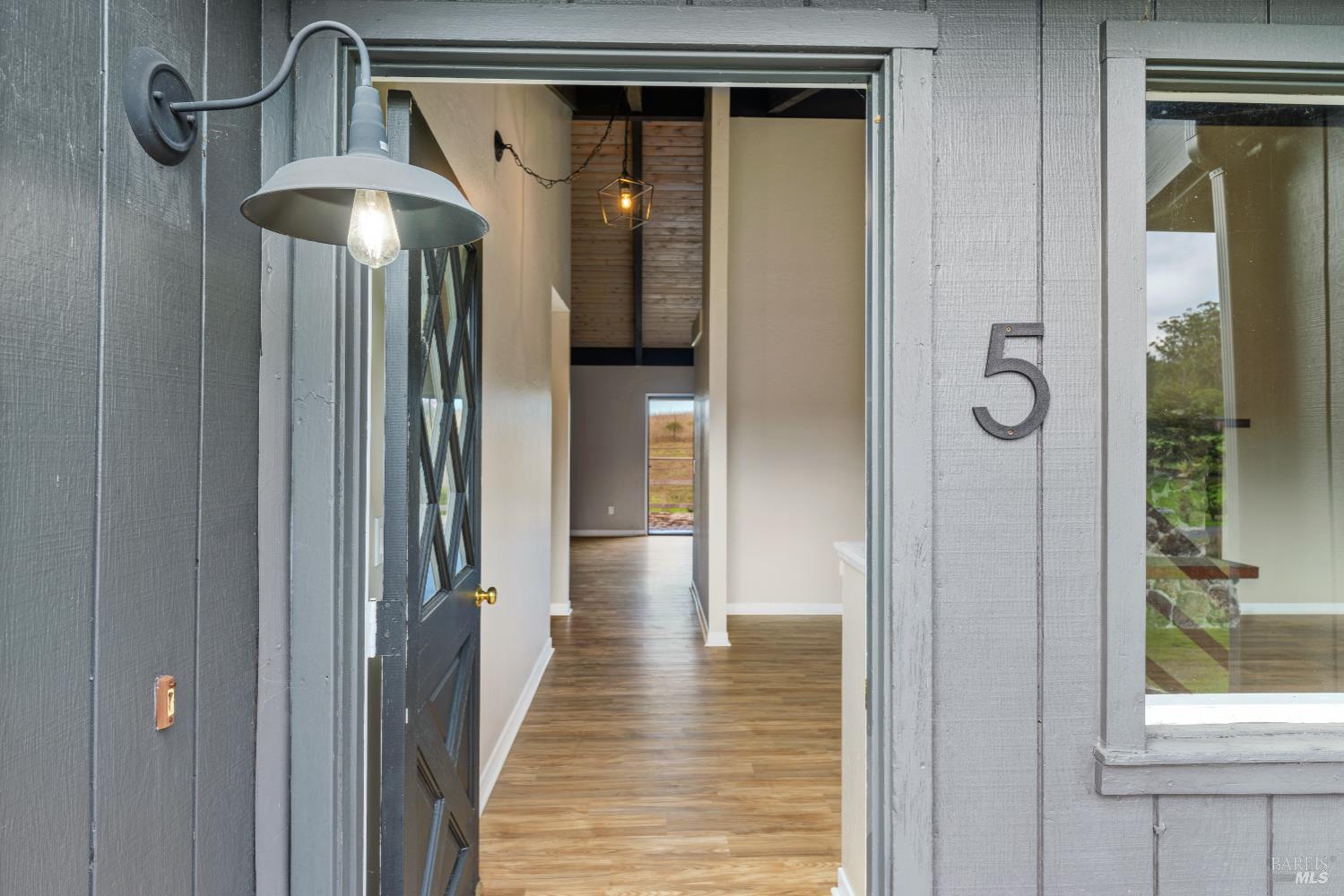 Detail Gallery Image 4 of 48 For 5 Mcdonald Ln, Point Reyes Station,  CA 94956 - 3 Beds | 2/1 Baths