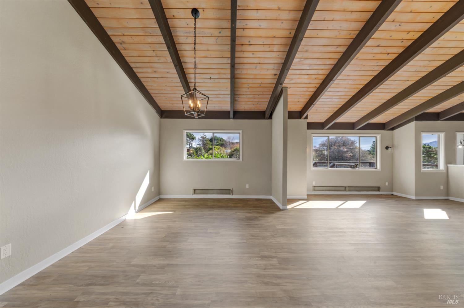 Detail Gallery Image 9 of 48 For 5 Mcdonald Ln, Point Reyes Station,  CA 94956 - 3 Beds | 2/1 Baths