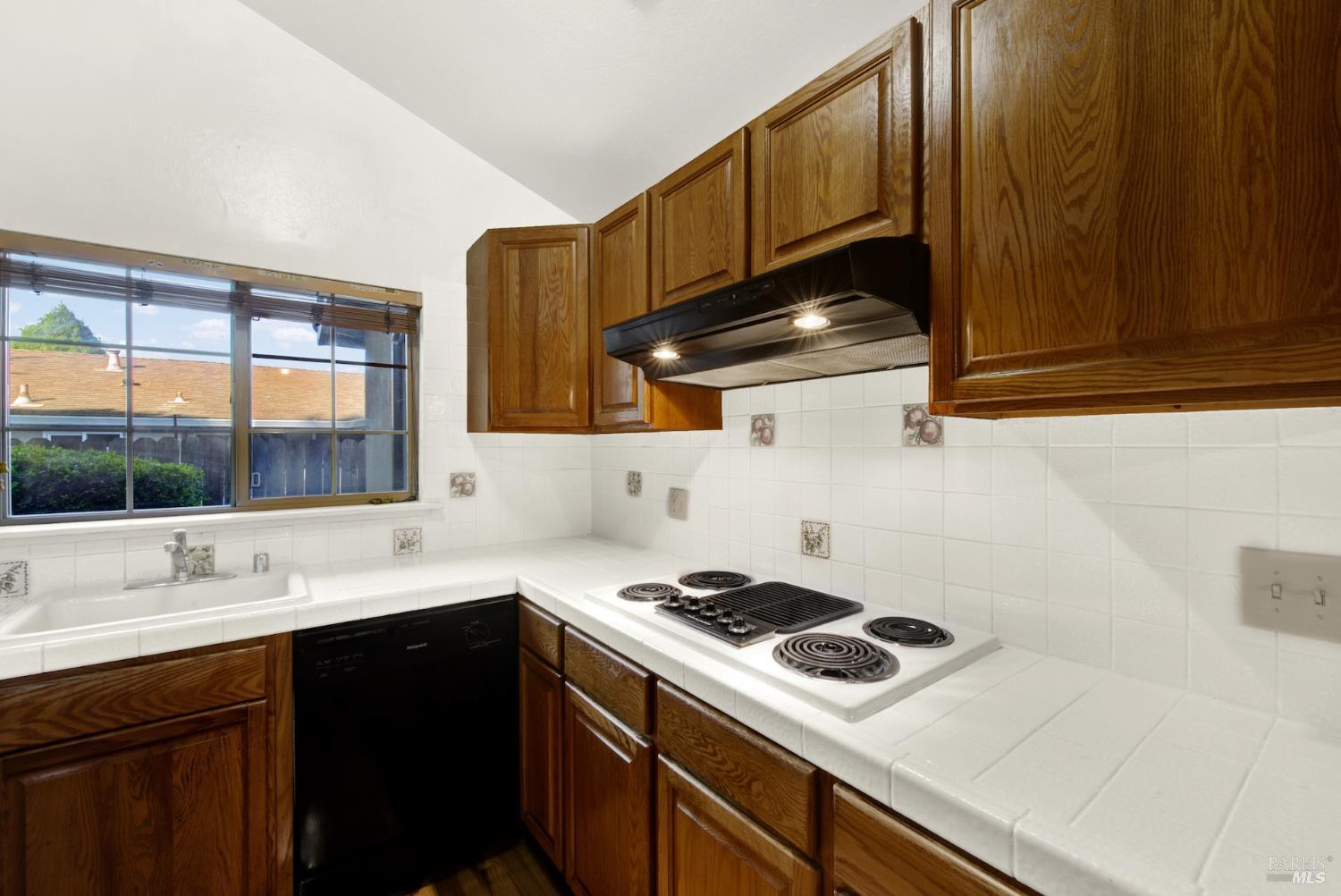 Detail Gallery Image 10 of 44 For 2626 Moyers Rd, San Pablo,  CA 94806 - 3 Beds | 3 Baths