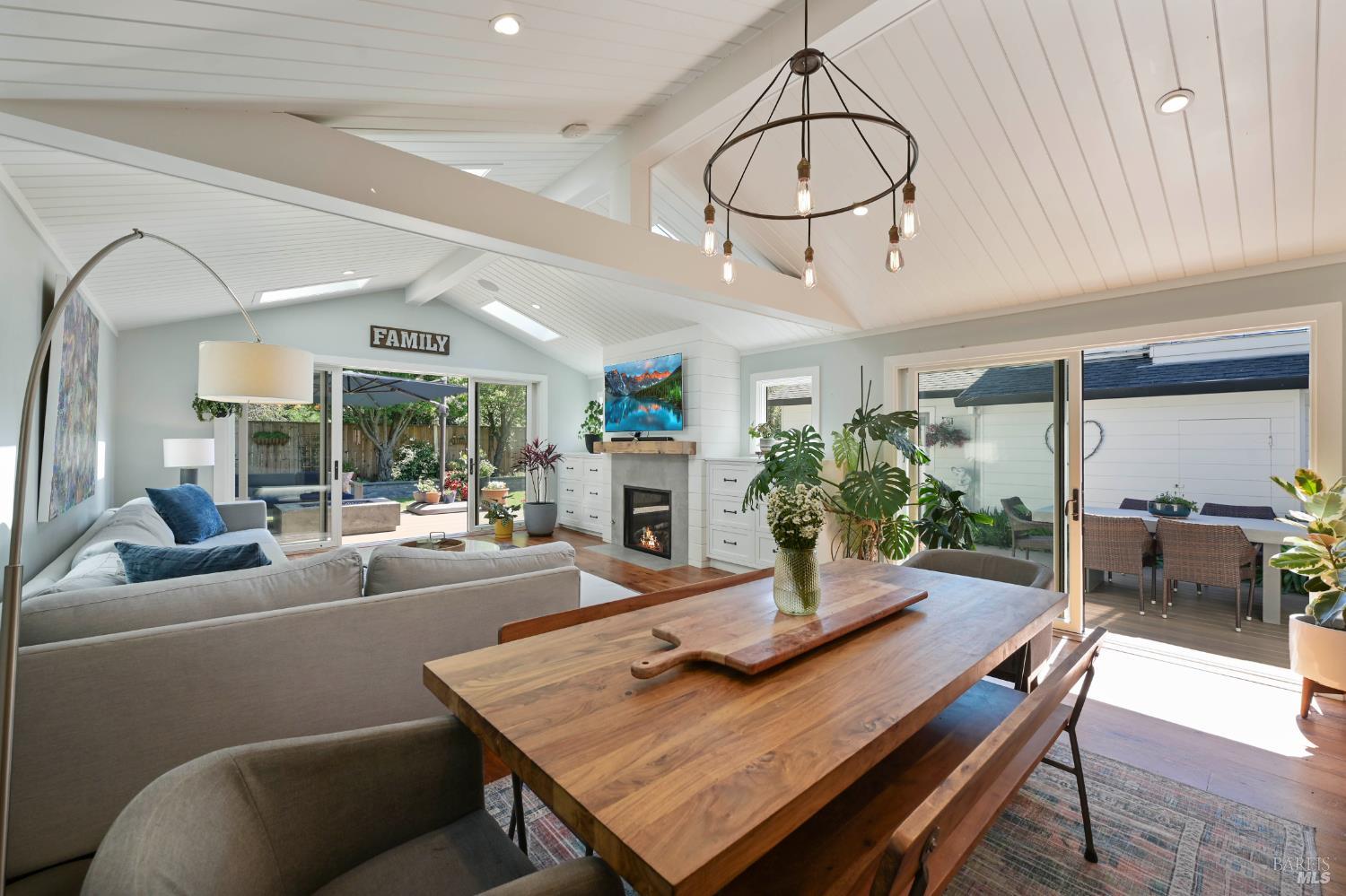 Detail Gallery Image 17 of 57 For 305 Ricardo Rd, Mill Valley,  CA 94941 - 4 Beds | 3 Baths