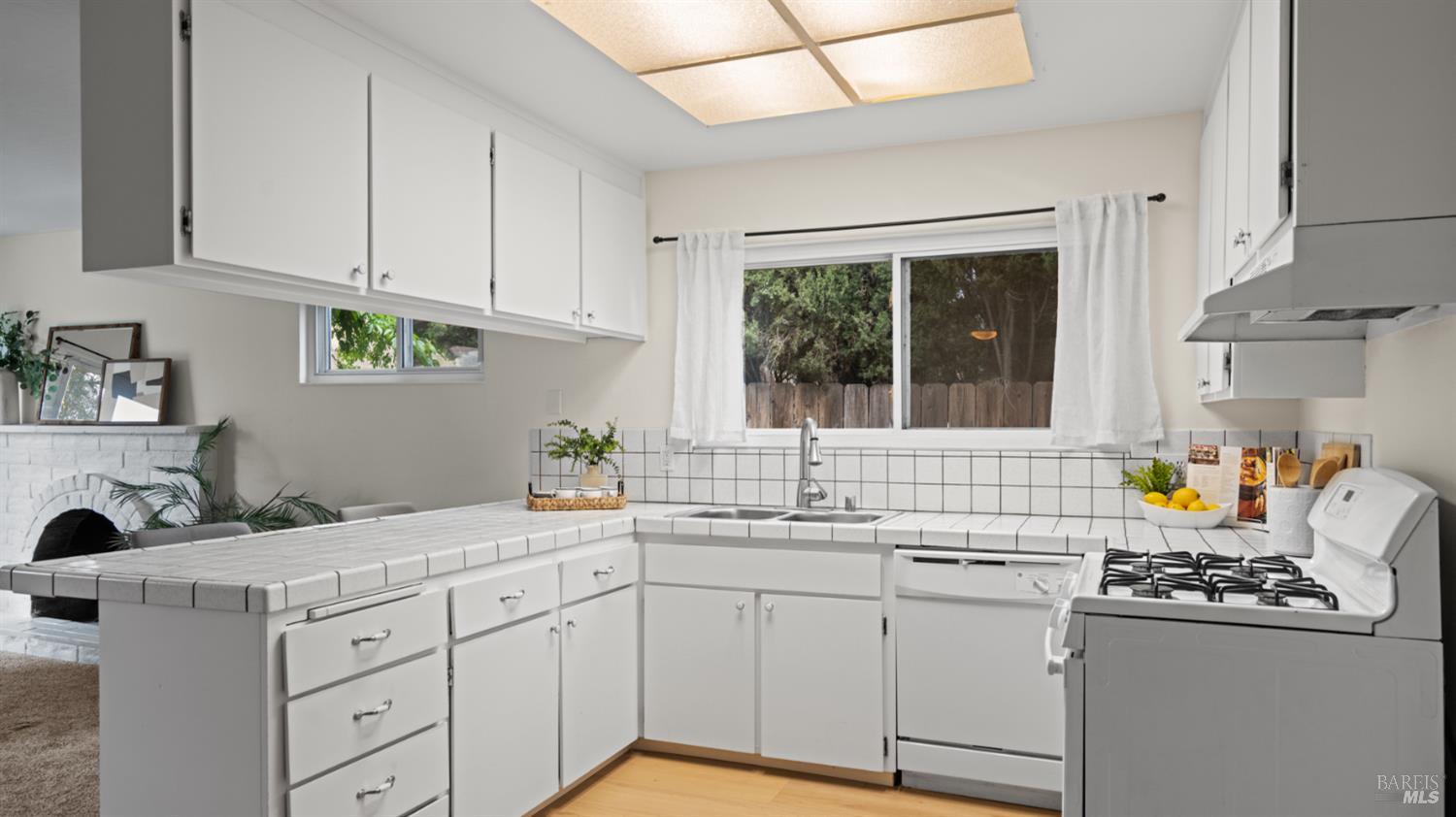 Detail Gallery Image 11 of 37 For 2869 Marigold Dr, Fairfield,  CA 94533 - 4 Beds | 2 Baths