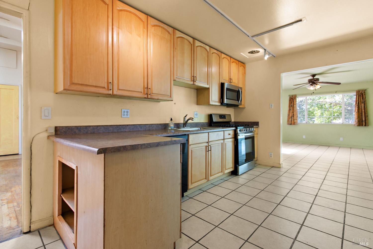 Detail Gallery Image 12 of 30 For 640 E L St, Benicia,  CA 94510 - 3 Beds | 1 Baths