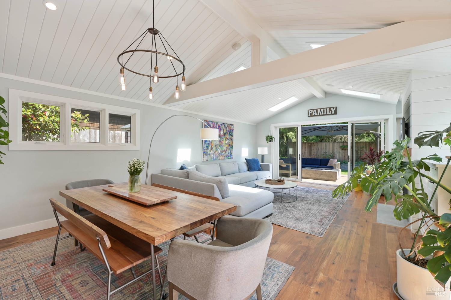 Detail Gallery Image 16 of 57 For 305 Ricardo Rd, Mill Valley,  CA 94941 - 4 Beds | 3 Baths