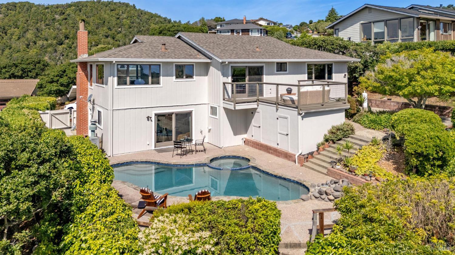 Detail Gallery Image 3 of 85 For 184 Mcnear Dr, San Rafael,  CA 94901 - 3 Beds | 2/1 Baths