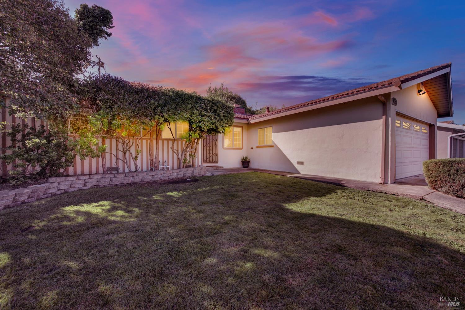 Detail Gallery Image 2 of 44 For 2626 Moyers Rd, San Pablo,  CA 94806 - 3 Beds | 3 Baths