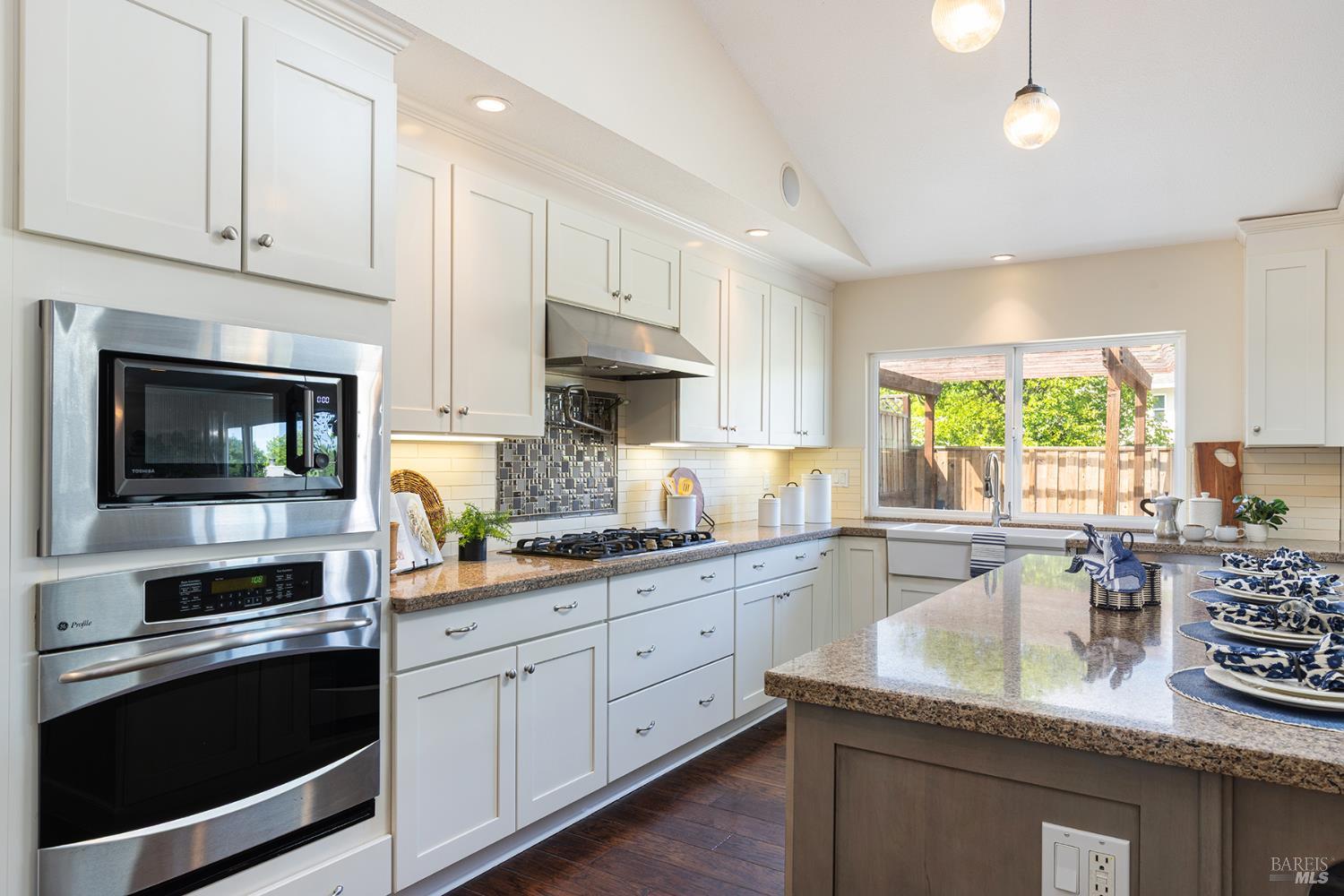 Detail Gallery Image 12 of 42 For 3572 Sandybrook Ln, Napa,  CA 94558 - 4 Beds | 3 Baths