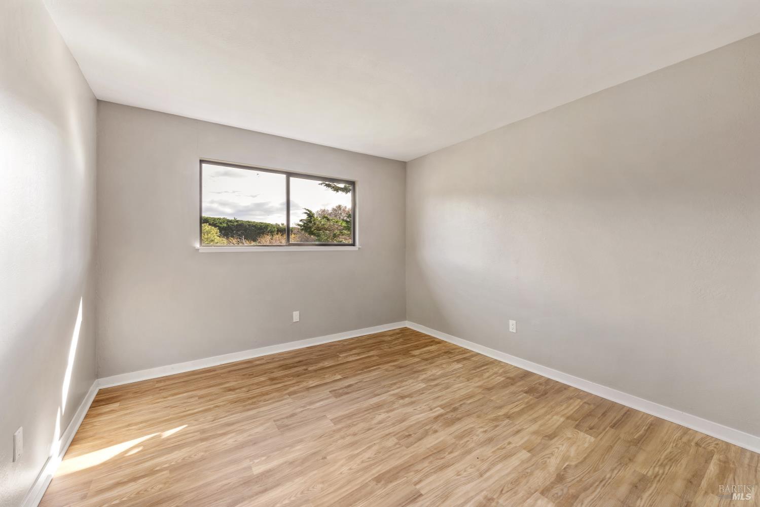 Detail Gallery Image 24 of 48 For 5 Mcdonald Ln, Point Reyes Station,  CA 94956 - 3 Beds | 2/1 Baths