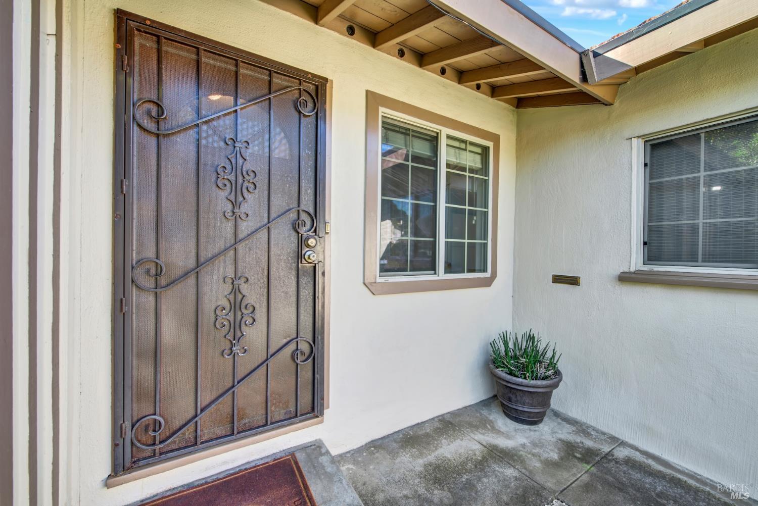 Detail Gallery Image 5 of 44 For 2626 Moyers Rd, San Pablo,  CA 94806 - 3 Beds | 3 Baths