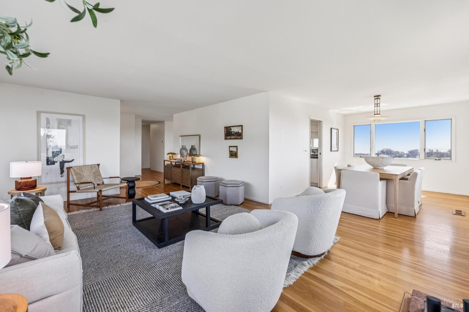 Detail Gallery Image 14 of 85 For 184 Mcnear Dr, San Rafael,  CA 94901 - 3 Beds | 2/1 Baths