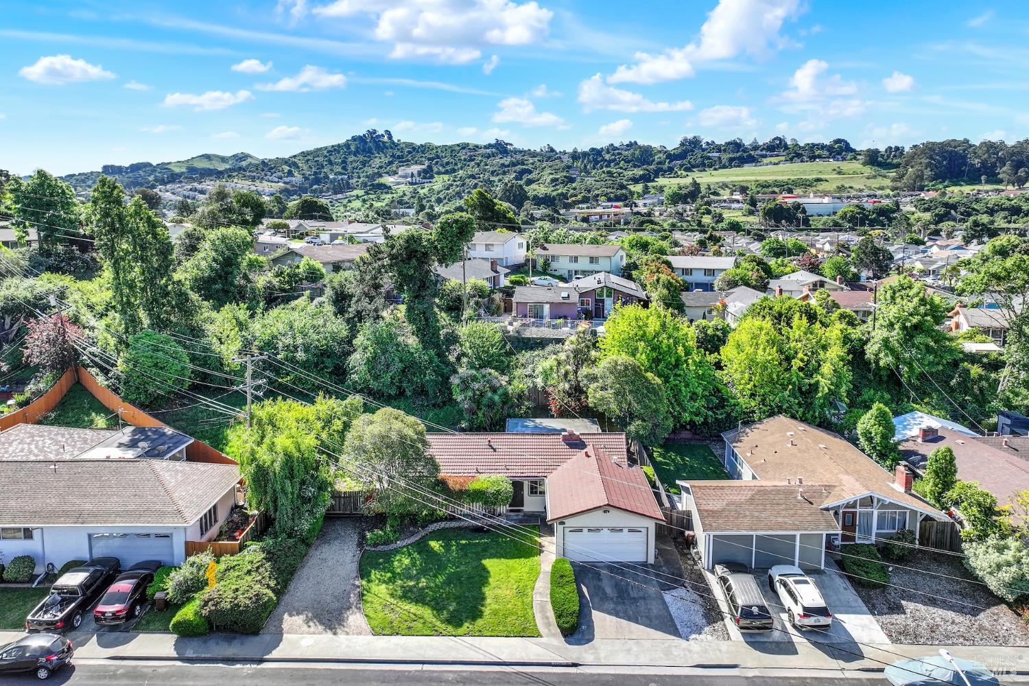 Detail Gallery Image 4 of 44 For 2626 Moyers Rd, San Pablo,  CA 94806 - 3 Beds | 3 Baths