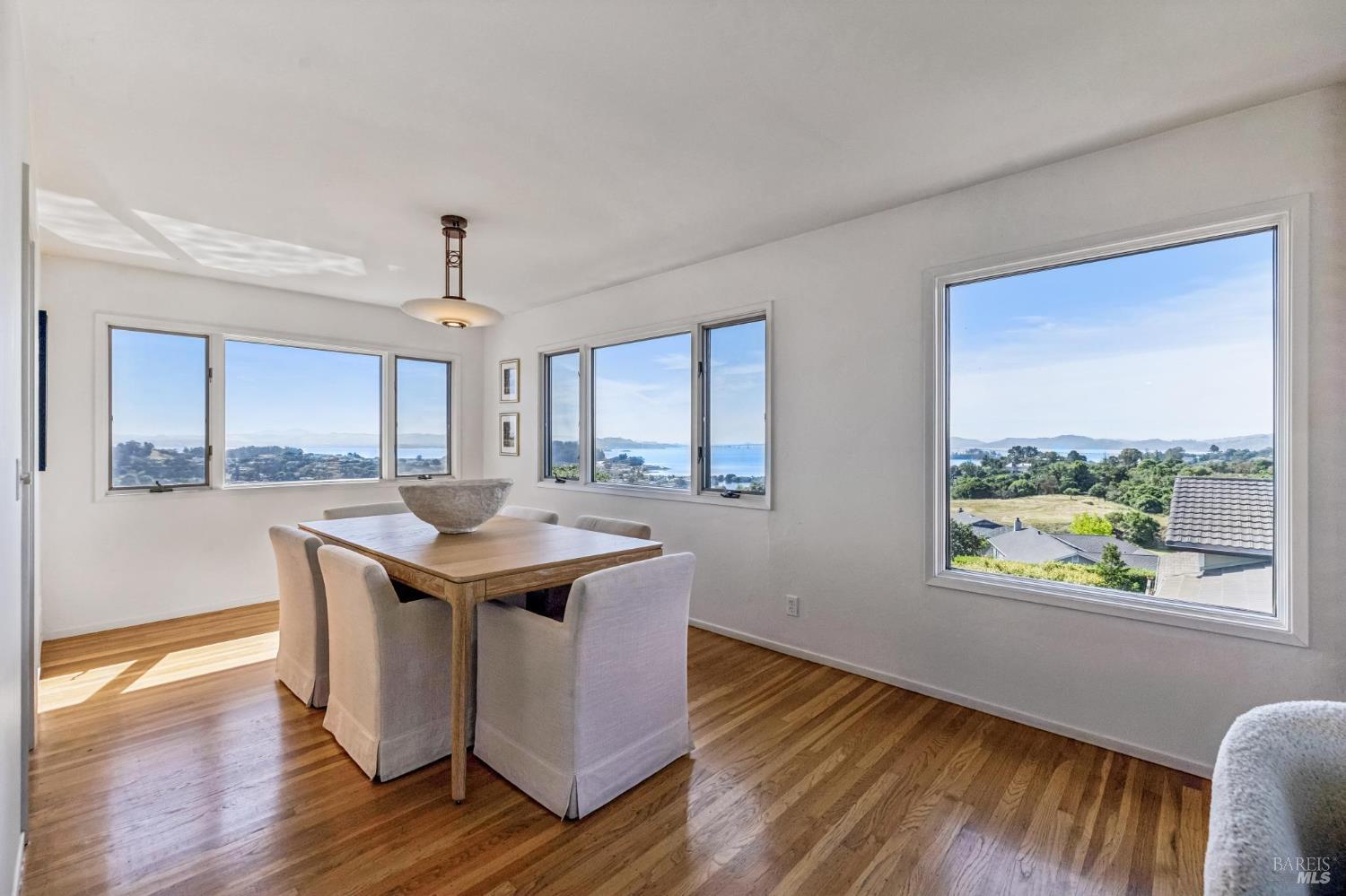 Detail Gallery Image 18 of 85 For 184 Mcnear Dr, San Rafael,  CA 94901 - 3 Beds | 2/1 Baths