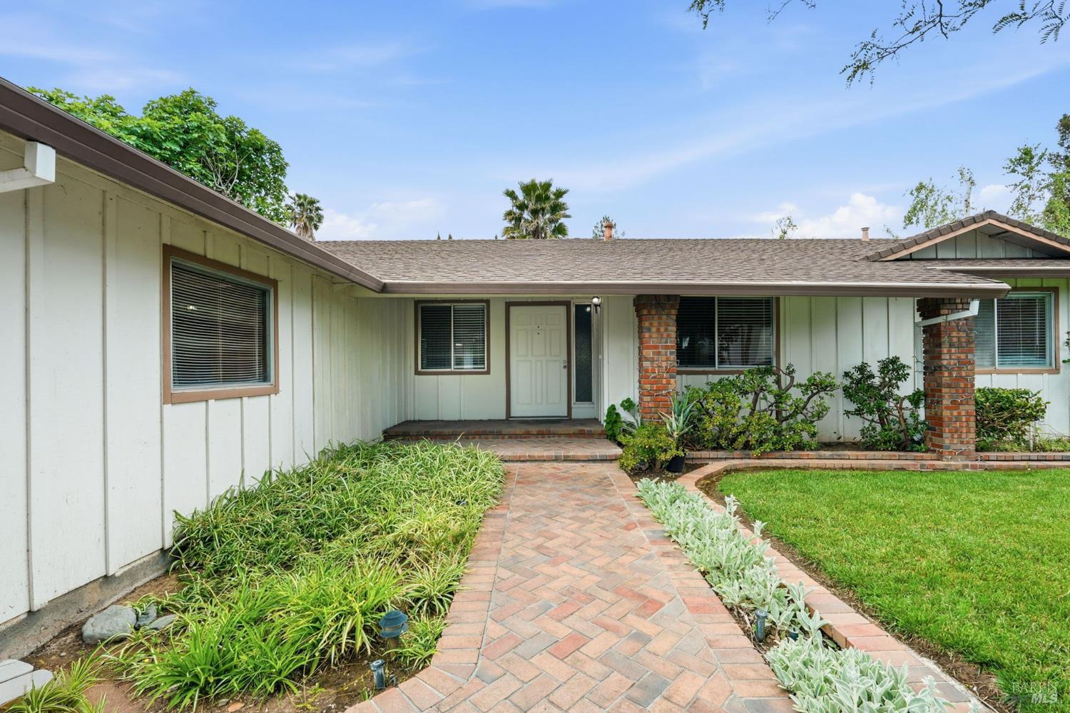 Detail Gallery Image 8 of 99 For 1913 Capitola Way, Fairfield,  CA 94534 - 4 Beds | 2 Baths