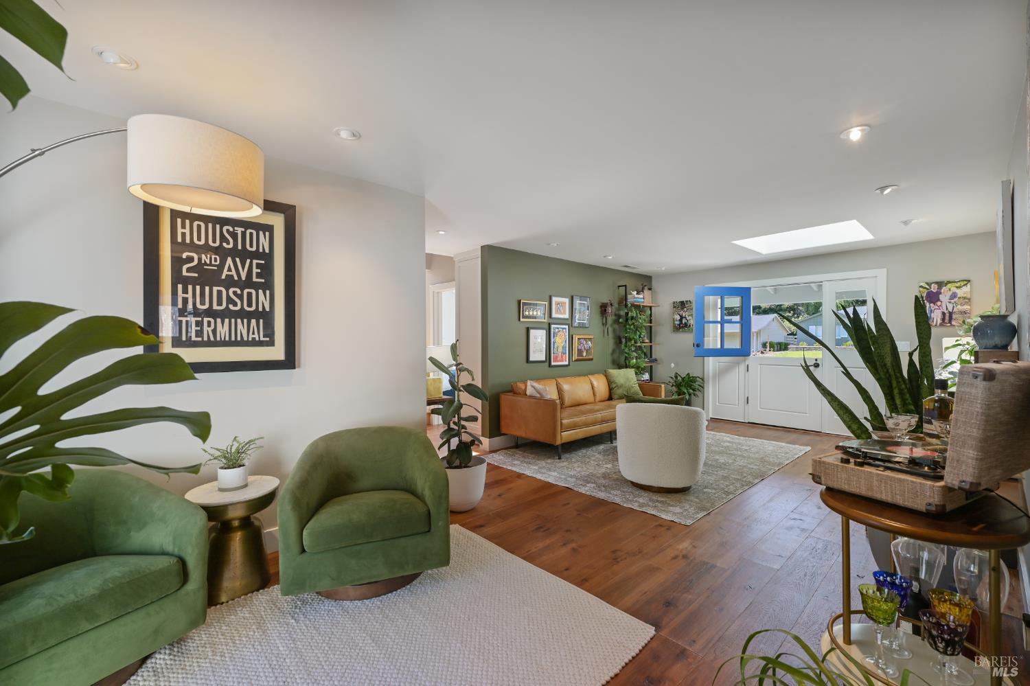 Detail Gallery Image 12 of 57 For 305 Ricardo Rd, Mill Valley,  CA 94941 - 4 Beds | 3 Baths