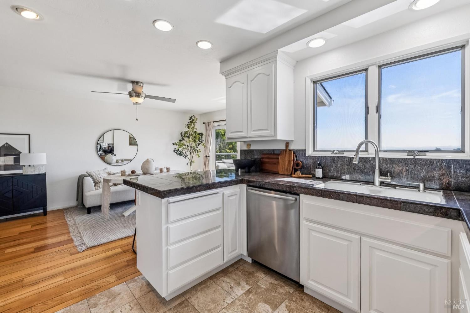 Detail Gallery Image 29 of 85 For 184 Mcnear Dr, San Rafael,  CA 94901 - 3 Beds | 2/1 Baths