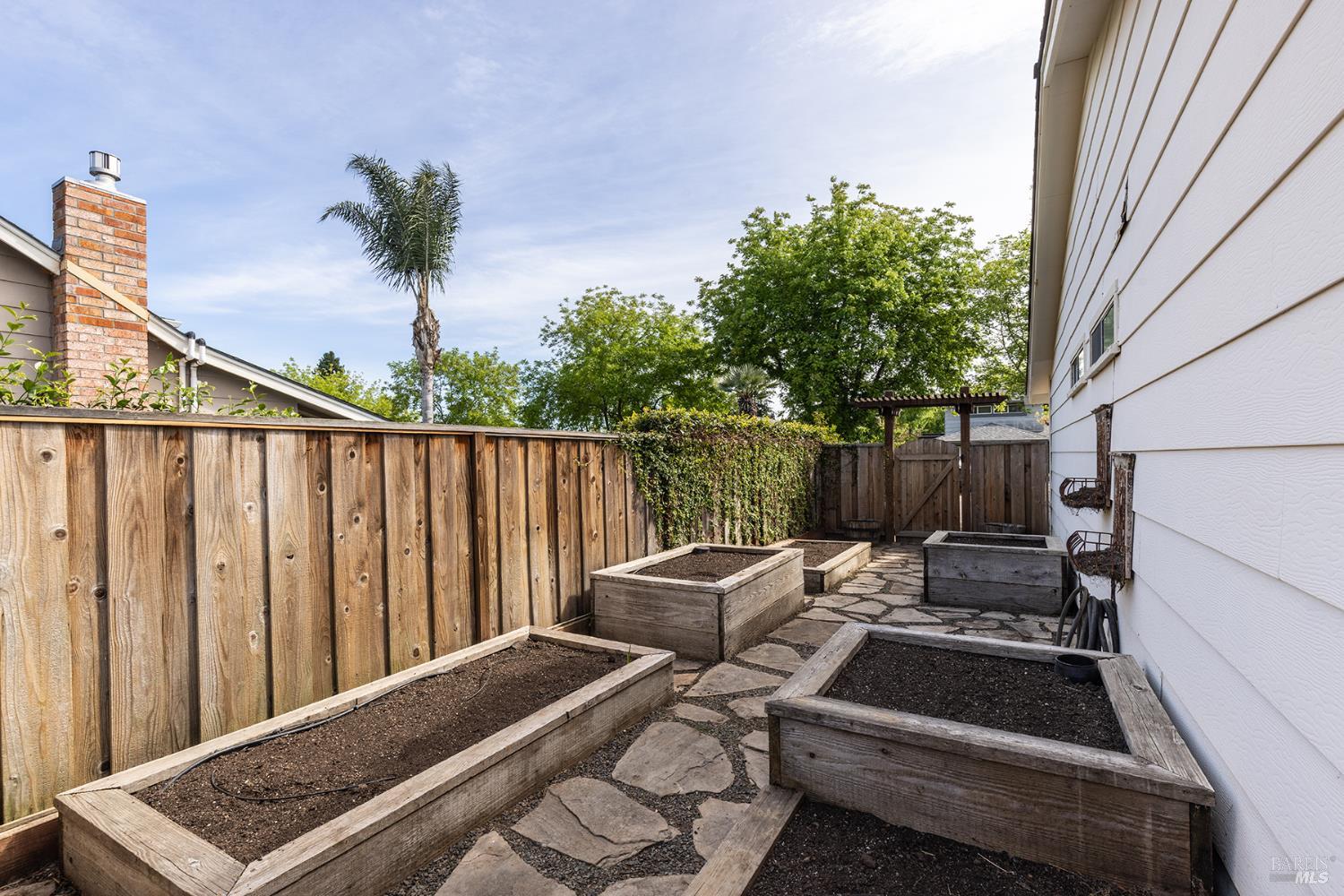 Detail Gallery Image 21 of 42 For 3572 Sandybrook Ln, Napa,  CA 94558 - 4 Beds | 3 Baths