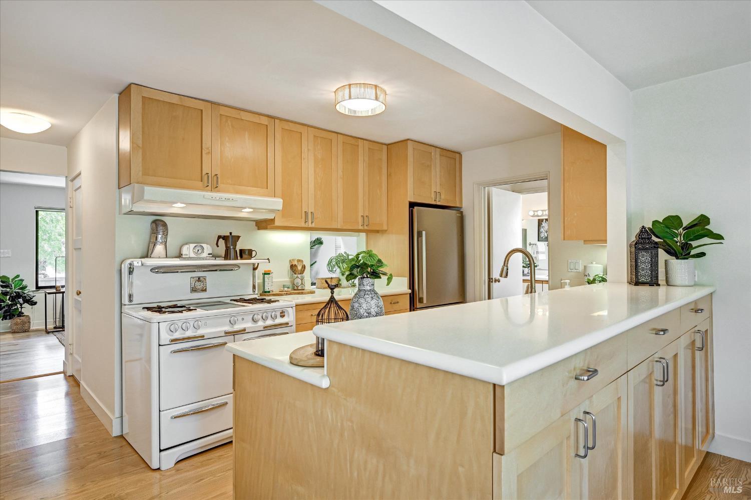 Detail Gallery Image 11 of 31 For 102 Nelson Ave, Mill Valley,  CA 94941 - 3 Beds | 2 Baths