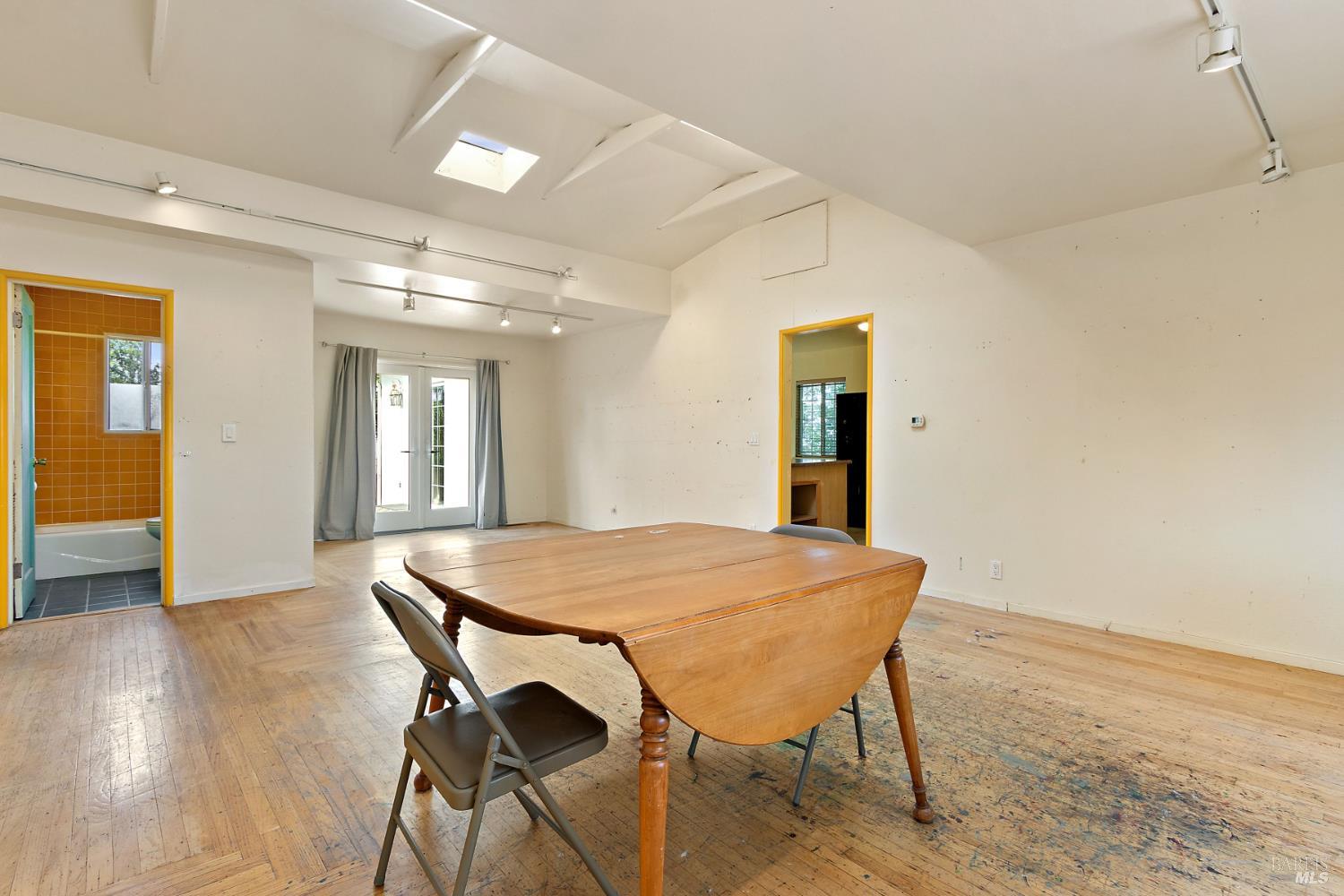 Detail Gallery Image 7 of 30 For 640 E L St, Benicia,  CA 94510 - 3 Beds | 1 Baths