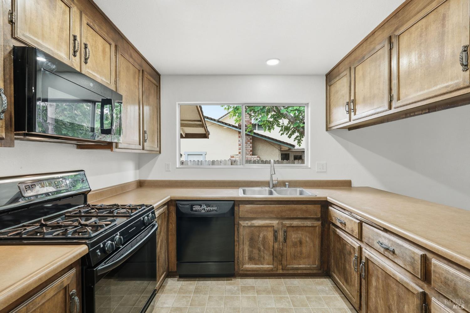 Detail Gallery Image 68 of 99 For 1913 Capitola Way, Fairfield,  CA 94534 - 4 Beds | 2 Baths