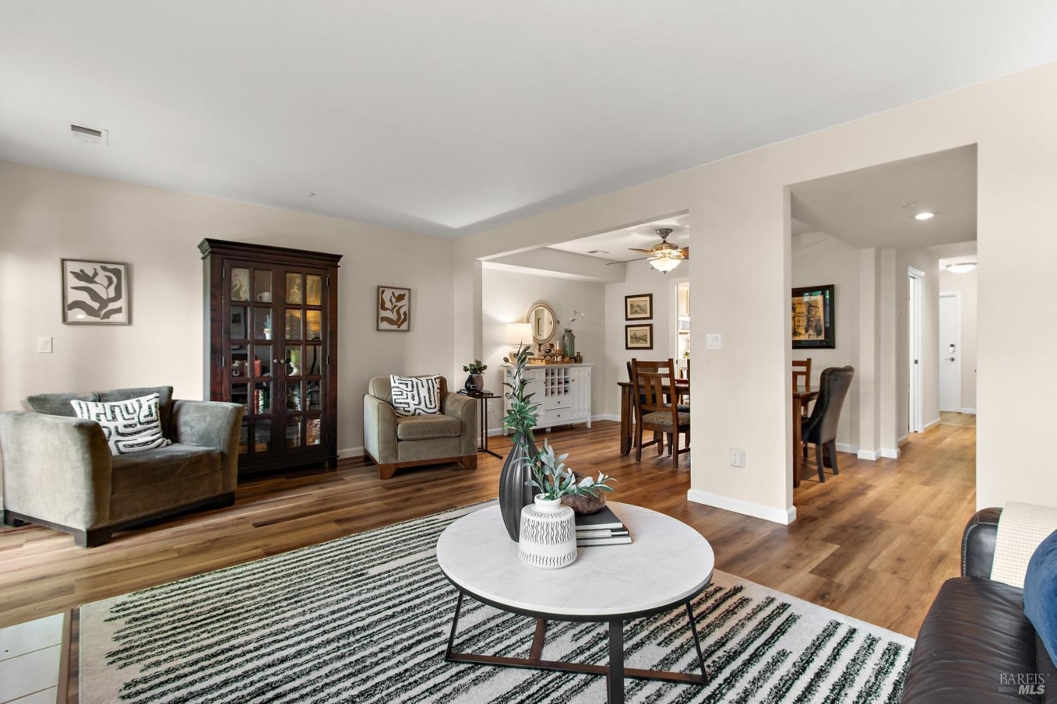 Detail Gallery Image 7 of 33 For 304 Columbia Cir, Benicia,  CA 94510 - 2 Beds | 2/1 Baths