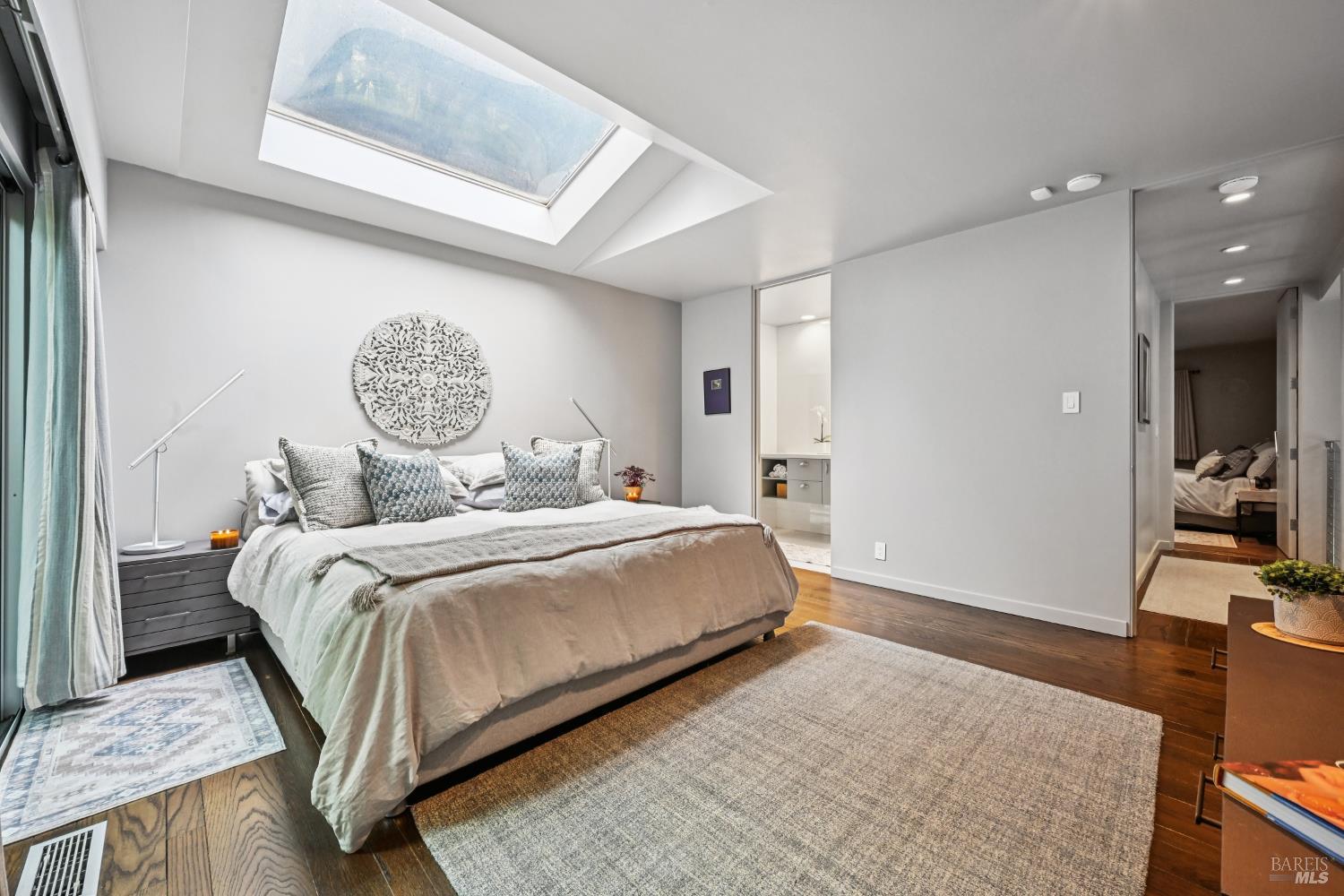 Detail Gallery Image 9 of 18 For 7 Madera Ave, Ross,  CA 94957 - 2 Beds | 2 Baths