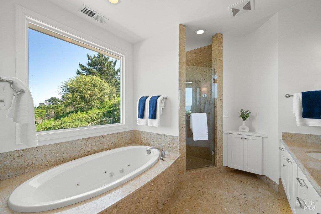 Detail Gallery Image 29 of 58 For 5 Warren Ct, Tiburon,  CA 94920 - 4 Beds | 4/1 Baths
