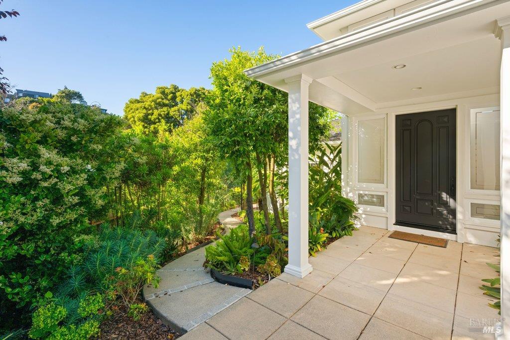 Detail Gallery Image 3 of 58 For 5 Warren Ct, Tiburon,  CA 94920 - 4 Beds | 4/1 Baths