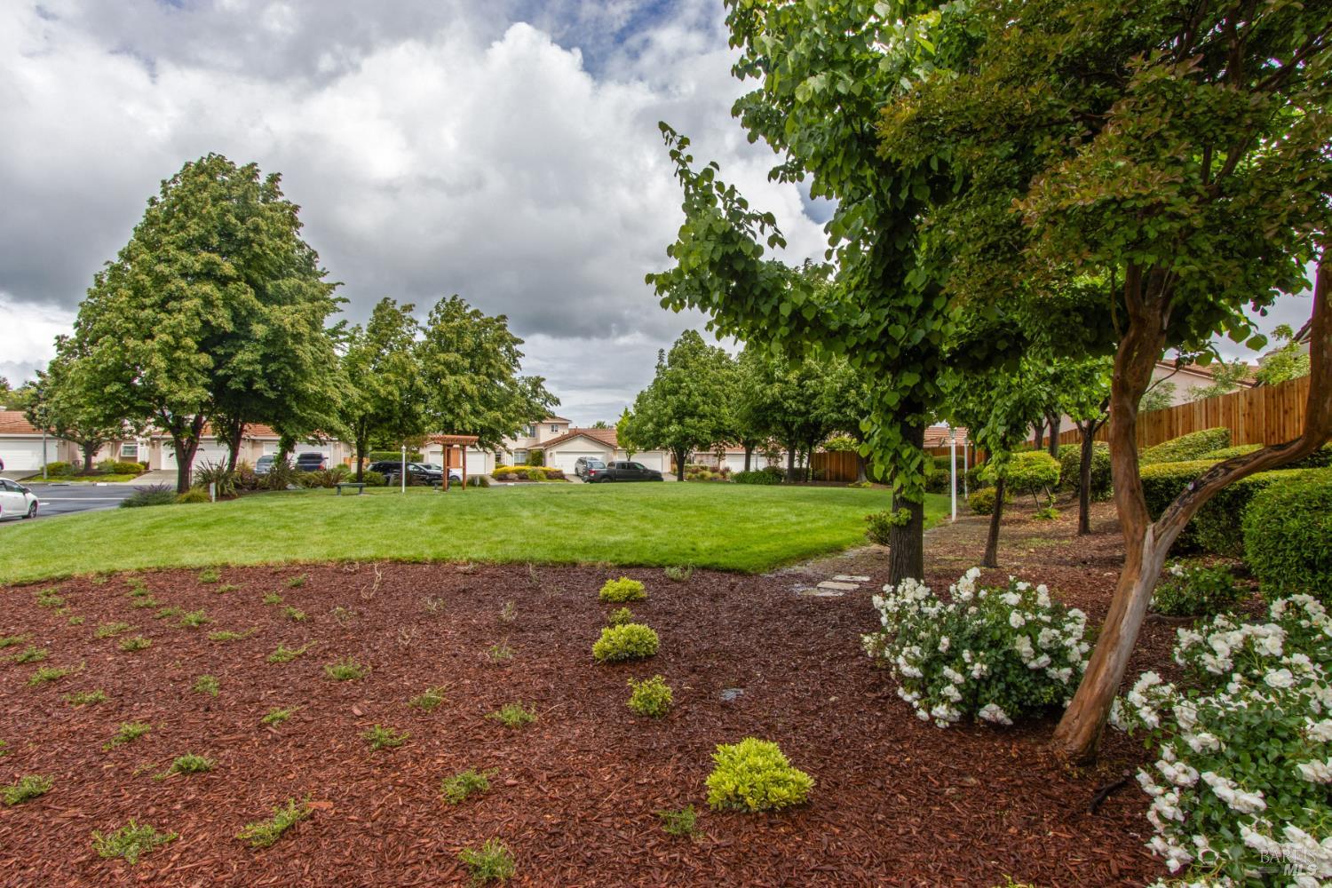 Detail Gallery Image 30 of 33 For 304 Columbia Cir, Benicia,  CA 94510 - 2 Beds | 2/1 Baths