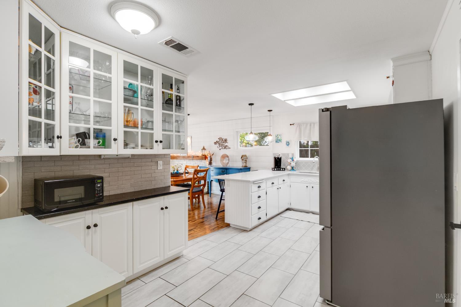 Detail Gallery Image 6 of 52 For 131 Hartford Ave, Vacaville,  CA 95687 - 4 Beds | 2 Baths