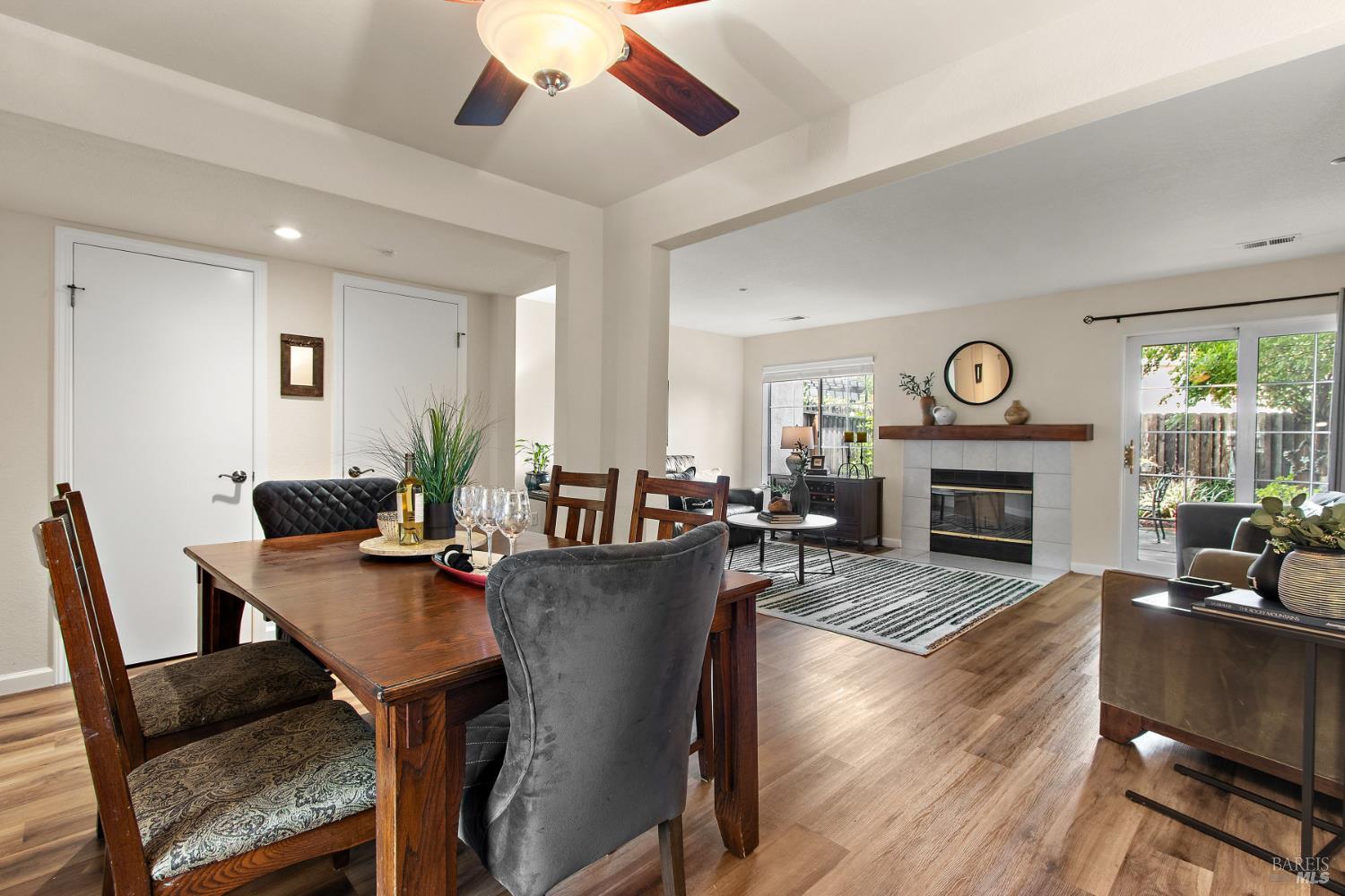 Detail Gallery Image 9 of 33 For 304 Columbia Cir, Benicia,  CA 94510 - 2 Beds | 2/1 Baths