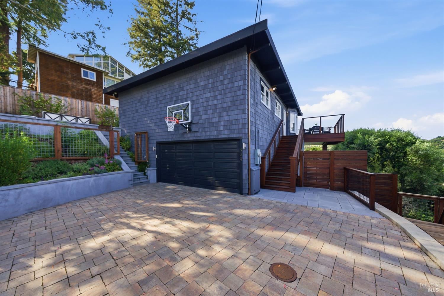 Detail Gallery Image 2 of 88 For 439 Molino Ave, Mill Valley,  CA 94941 - 4 Beds | 2 Baths