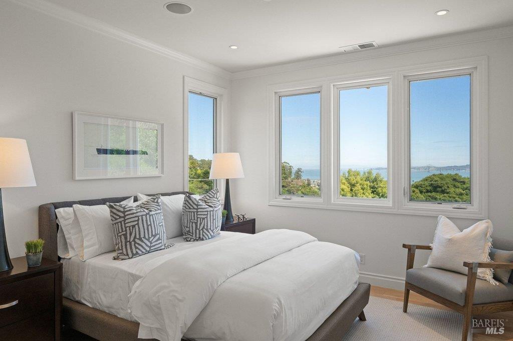 Detail Gallery Image 34 of 58 For 5 Warren Ct, Tiburon,  CA 94920 - 4 Beds | 4/1 Baths