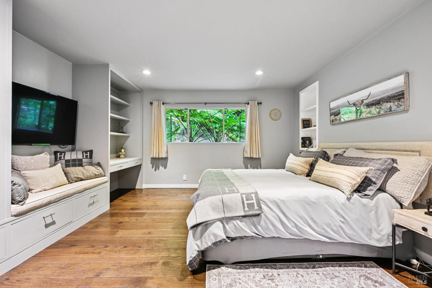 Detail Gallery Image 13 of 18 For 7 Madera Ave, Ross,  CA 94957 - 2 Beds | 2 Baths