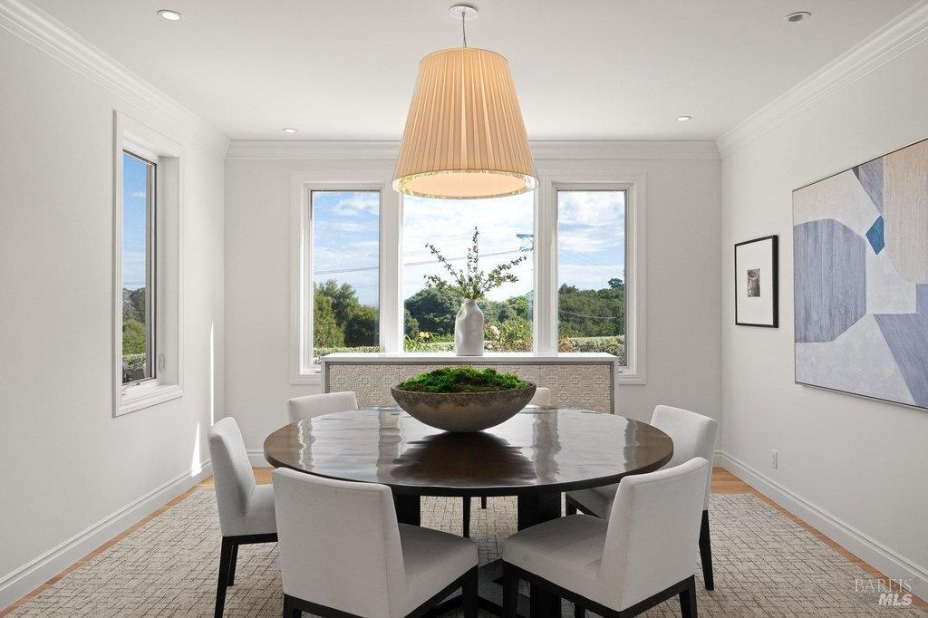 Detail Gallery Image 9 of 58 For 5 Warren Ct, Tiburon,  CA 94920 - 4 Beds | 4/1 Baths