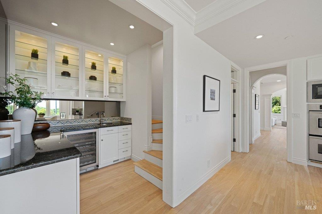 Detail Gallery Image 10 of 58 For 5 Warren Ct, Tiburon,  CA 94920 - 4 Beds | 4/1 Baths