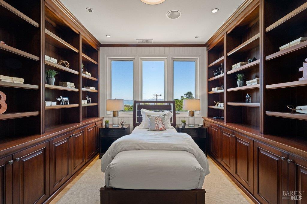 Detail Gallery Image 37 of 58 For 5 Warren Ct, Tiburon,  CA 94920 - 4 Beds | 4/1 Baths