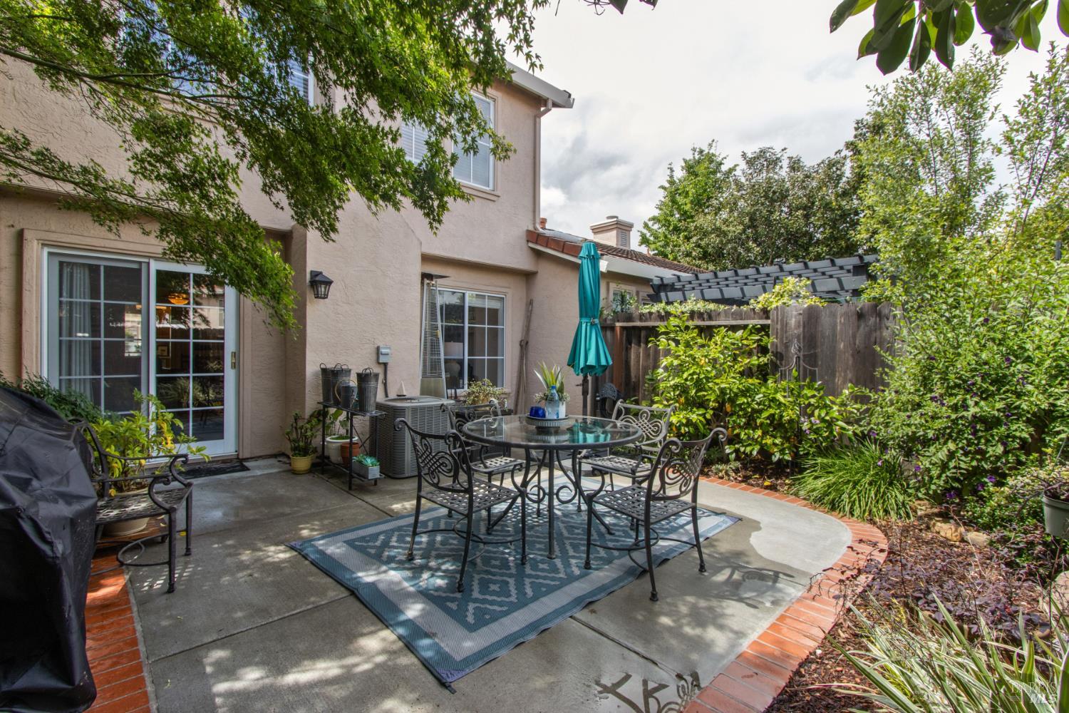 Detail Gallery Image 27 of 33 For 304 Columbia Cir, Benicia,  CA 94510 - 2 Beds | 2/1 Baths