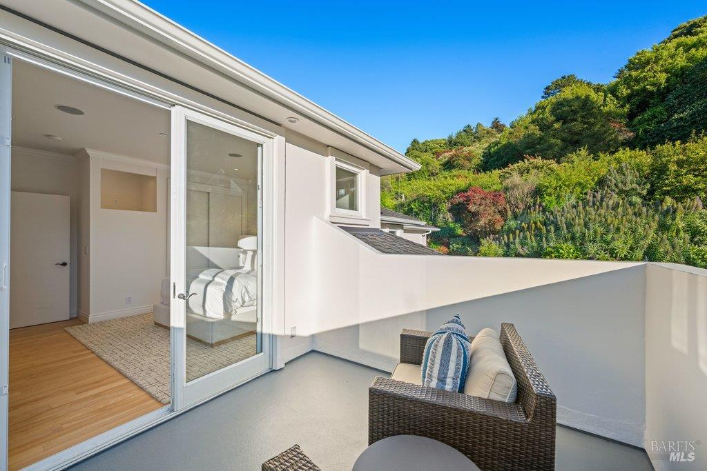 Detail Gallery Image 32 of 58 For 5 Warren Ct, Tiburon,  CA 94920 - 4 Beds | 4/1 Baths