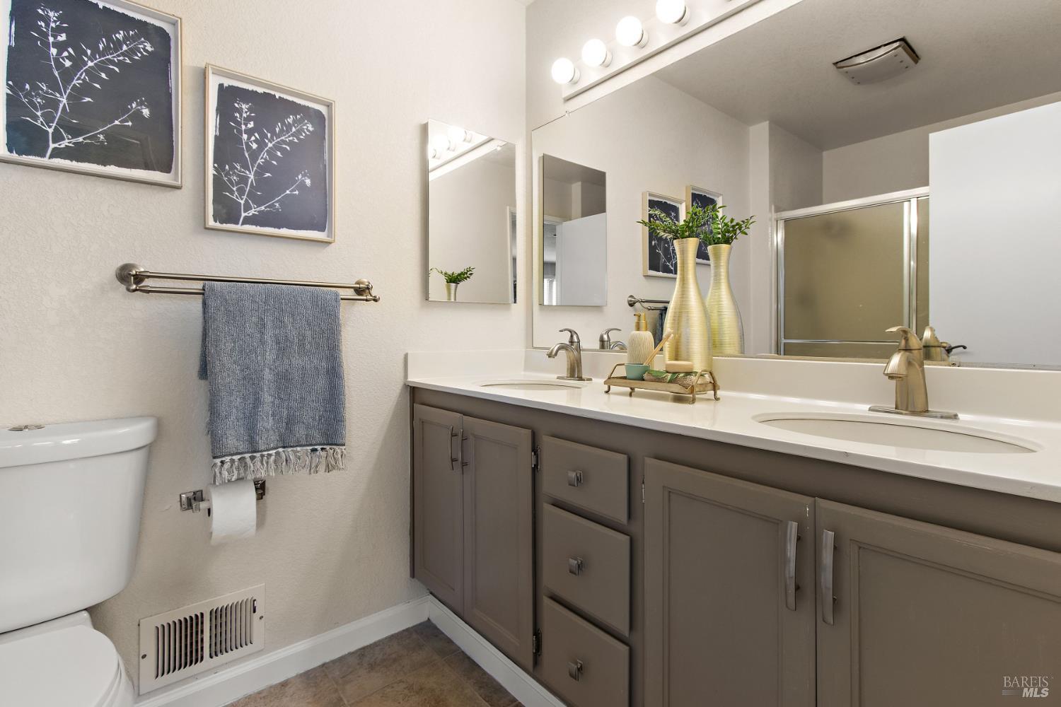 Detail Gallery Image 18 of 33 For 304 Columbia Cir, Benicia,  CA 94510 - 2 Beds | 2/1 Baths