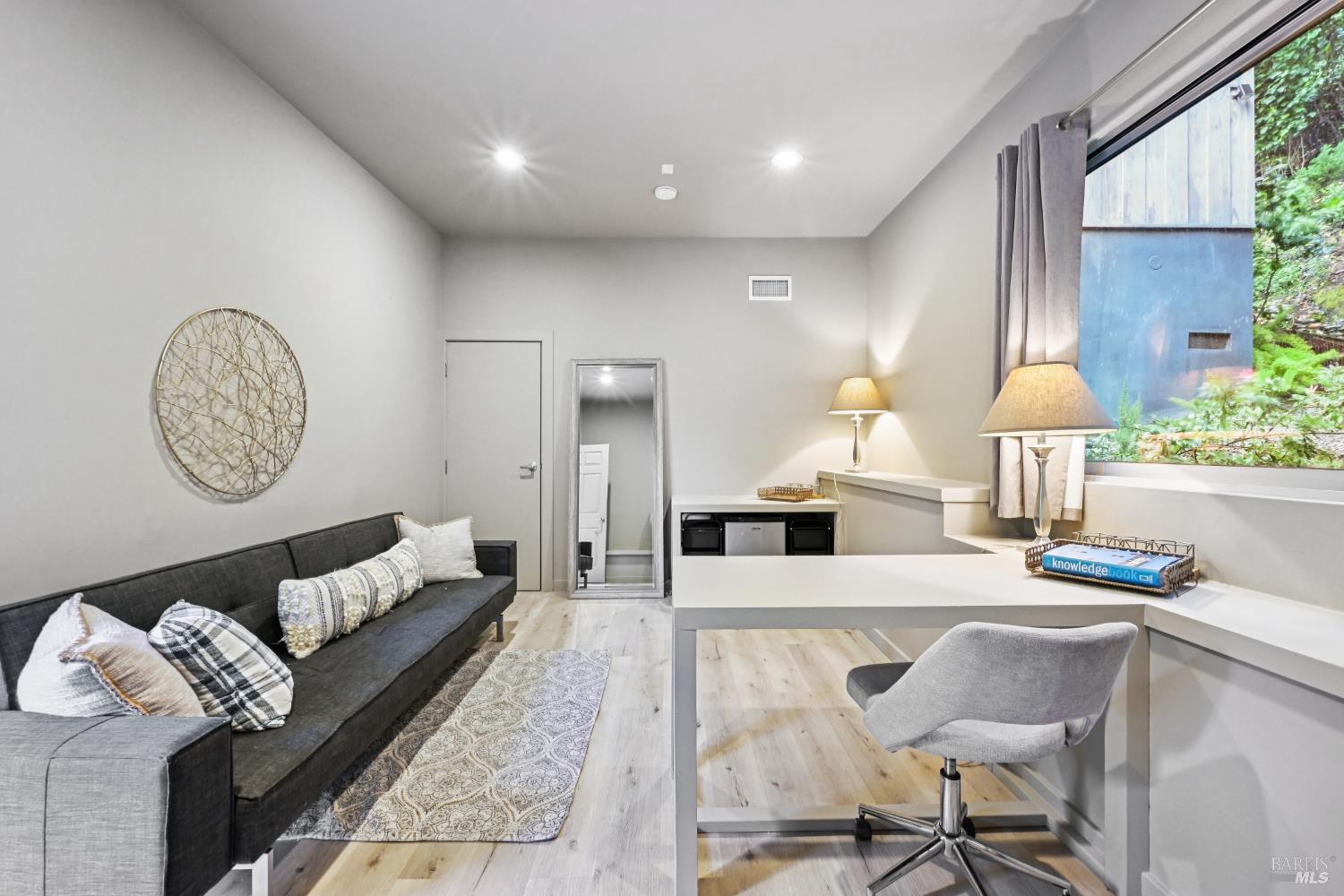 Detail Gallery Image 16 of 18 For 7 Madera Ave, Ross,  CA 94957 - 2 Beds | 2 Baths