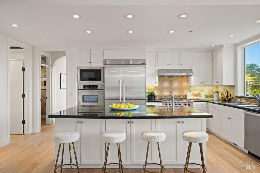 Detail Gallery Image 15 of 58 For 5 Warren Ct, Tiburon,  CA 94920 - 4 Beds | 4/1 Baths