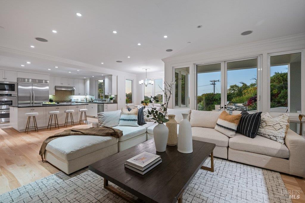 Detail Gallery Image 13 of 58 For 5 Warren Ct, Tiburon,  CA 94920 - 4 Beds | 4/1 Baths