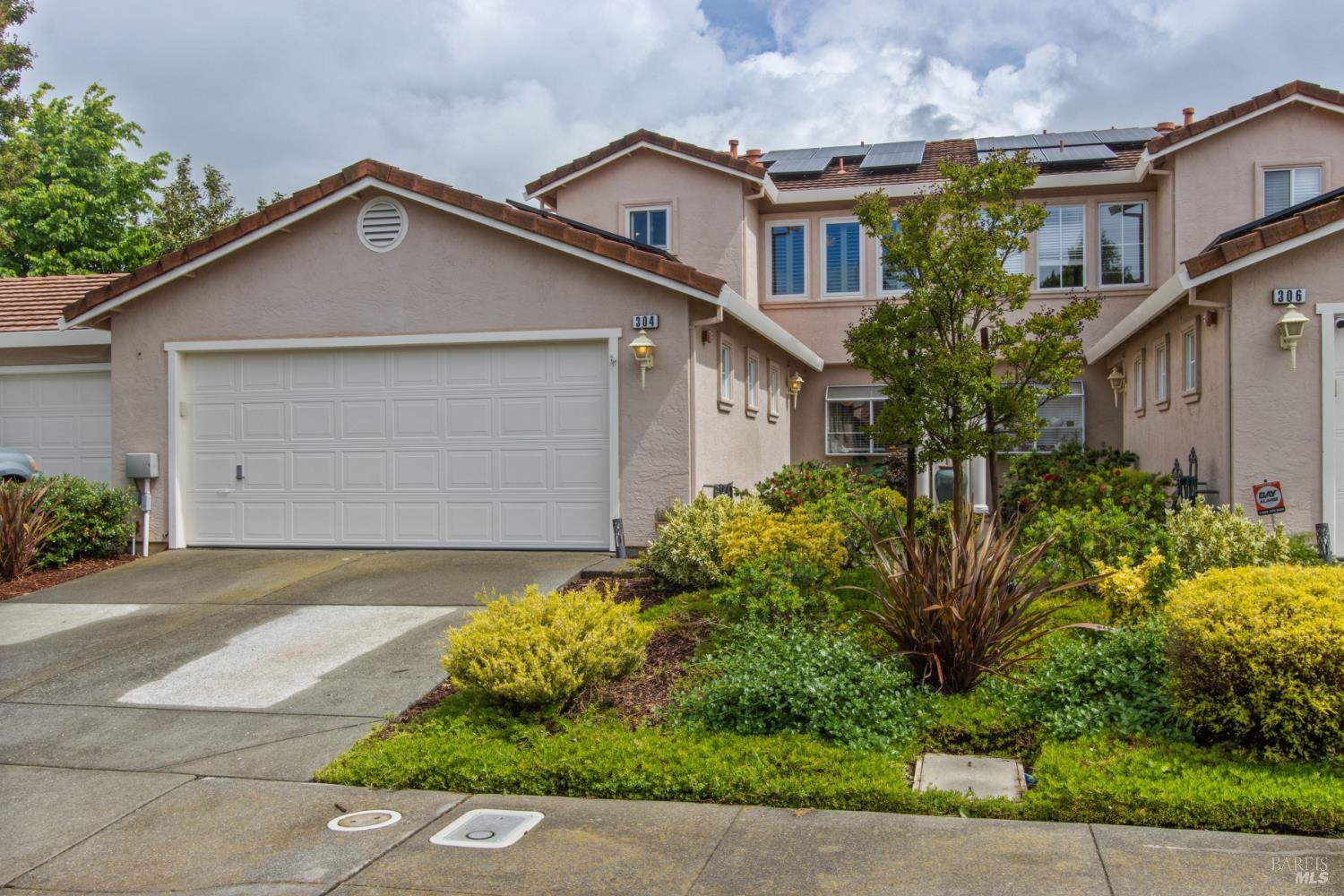 Detail Gallery Image 2 of 33 For 304 Columbia Cir, Benicia,  CA 94510 - 2 Beds | 2/1 Baths