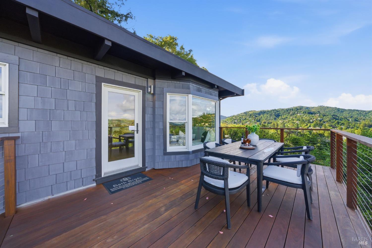 Detail Gallery Image 4 of 88 For 439 Molino Ave, Mill Valley,  CA 94941 - 4 Beds | 2 Baths